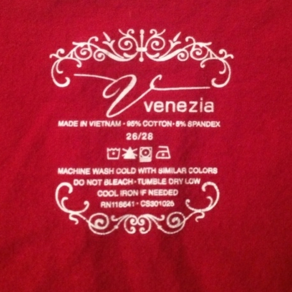 #261 VENEZIA- Womens Red Scoop Neck Tee w White Stars. Size: 26W-28W - Picture 2 of 2